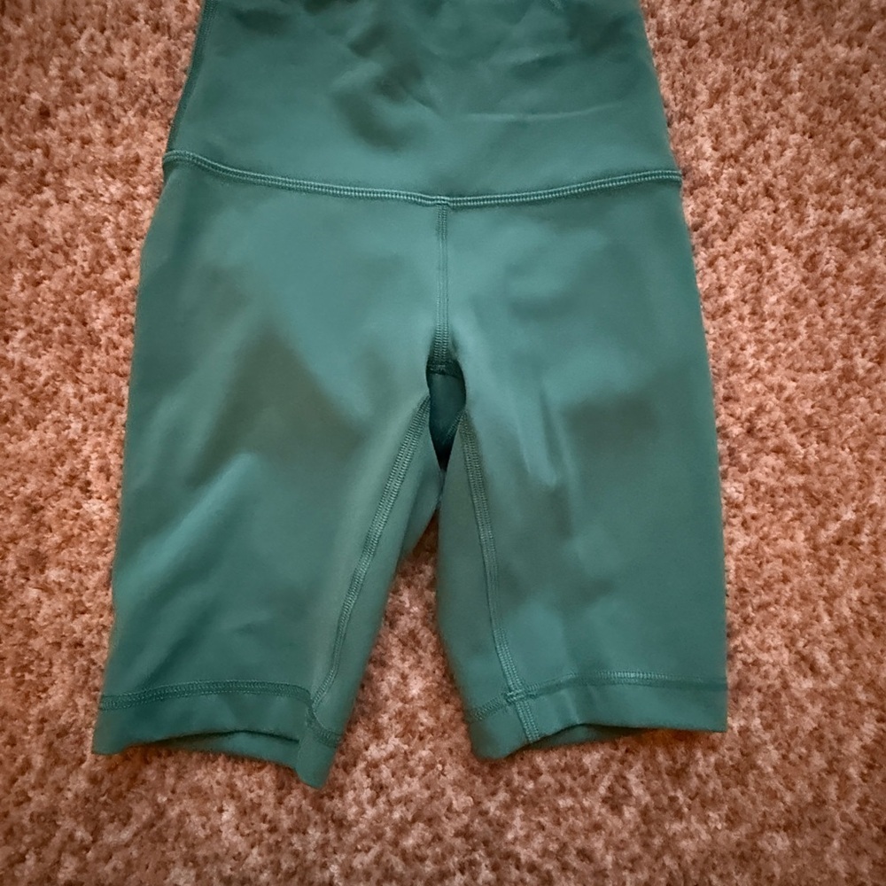Lululemon Wunder Train High Rise shorts sz0 teal lagoon, small hole. Never worn - Picture 2 of 7